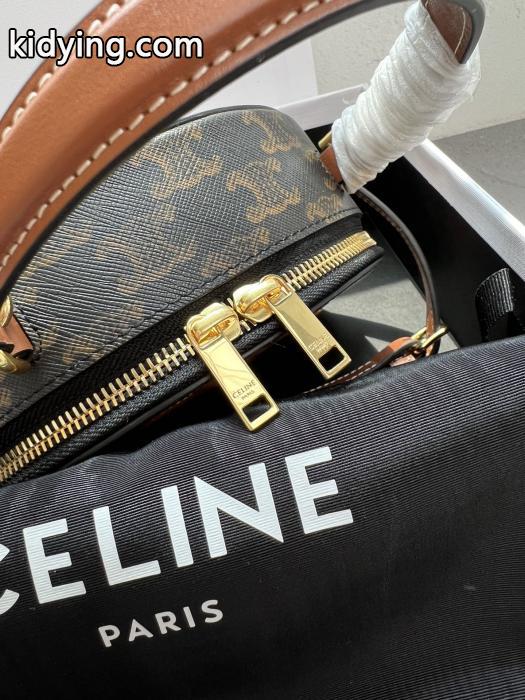 大人気限定カラー 使い勝手のいい ウェアに取り入れるのが今季流バッグCELINE偽 ブランド 購入._0_4