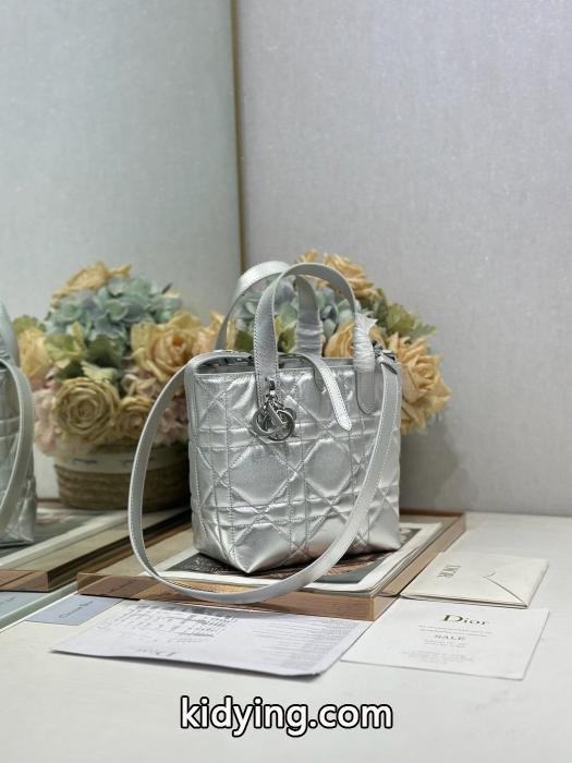 ファッション新作 秋冬とれんど新品目立ち 【大人気】定番商品DIORバッグコピー ブランド 優良._0_1