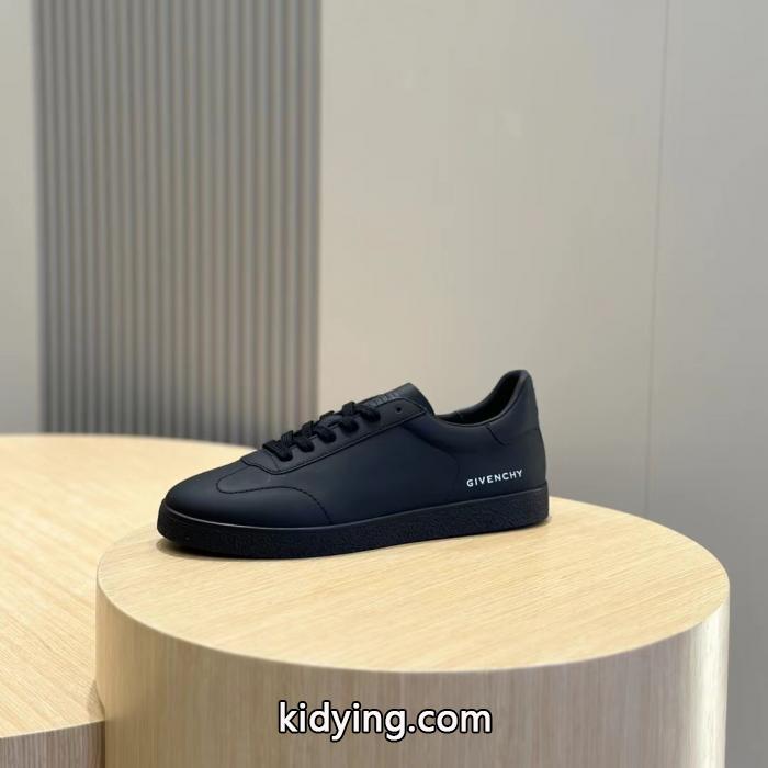 コピー 品 ブランド即完売 目を引く秋冬トップス 秋冬から人気継続中スニーカーGIVENCHY._0_2