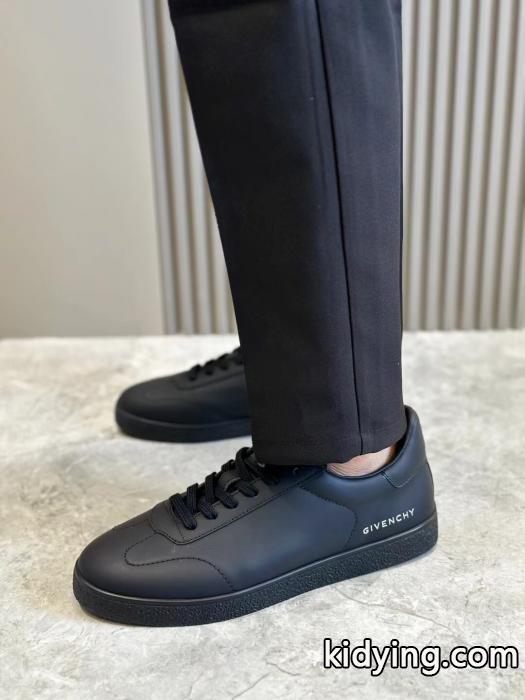 コピー 品 ブランド即完売 目を引く秋冬トップス 秋冬から人気継続中スニーカーGIVENCHY._0_3