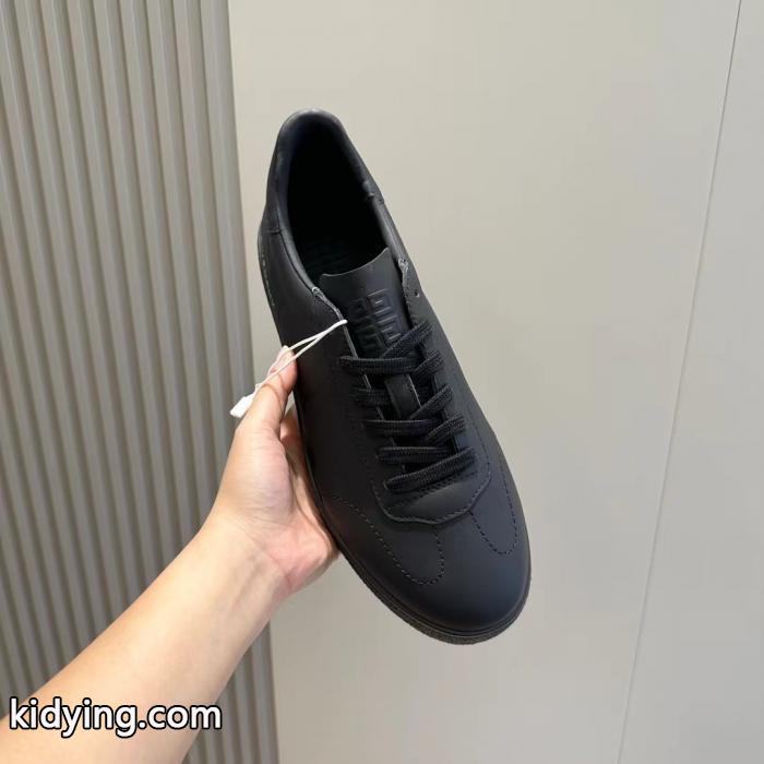 コピー 品 ブランド即完売 目を引く秋冬トップス 秋冬から人気継続中スニーカーGIVENCHY._0_4