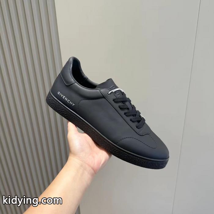 コピー 品 ブランド即完売 目を引く秋冬トップス 秋冬から人気継続中スニーカーGIVENCHY._0_5