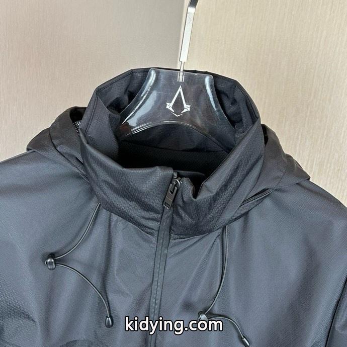 ブランド コピー 販売 大人気商品再入荷! 人気上昇中 注目美品GIVENCHY&nbsp;&nbsp;&nbsp;&nbsp;ジャケット._0_2