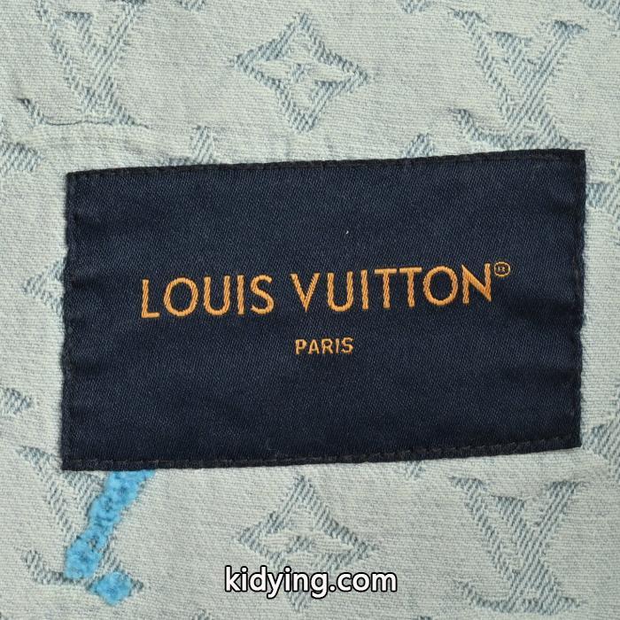 コピー ブランド 通販最新先取りおしゃれなロゴ入り 主役級アイテム 追跡あり☆入手困難!!LOUIS VUITTON&nbsp;&nbsp;&nbsp;&nbsp;コート._0_4