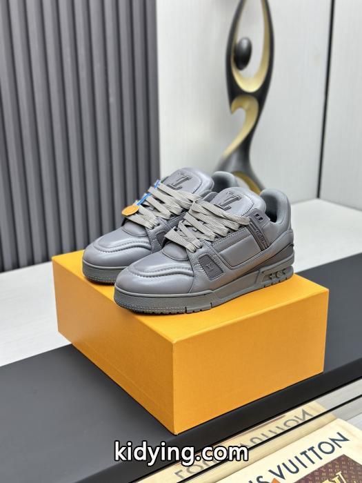 スーパー コピーセレブが愛す  スタイルアップ 最新で一目惚れスニーカーLOUIS VUITTON._0_0