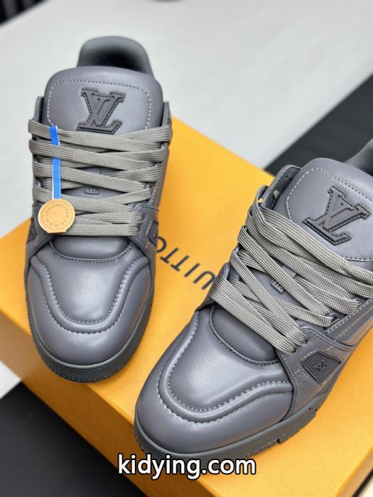 スーパー コピーセレブが愛す  スタイルアップ 最新で一目惚れスニーカーLOUIS VUITTON._0_4