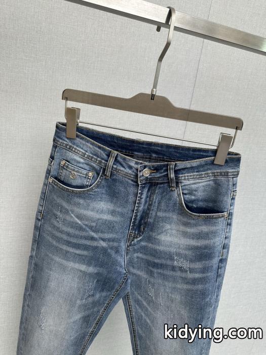 パンツ相性抜群のコンビ 新作入荷人気 ストリート系ブランド 偽物トムブラウン._0_3