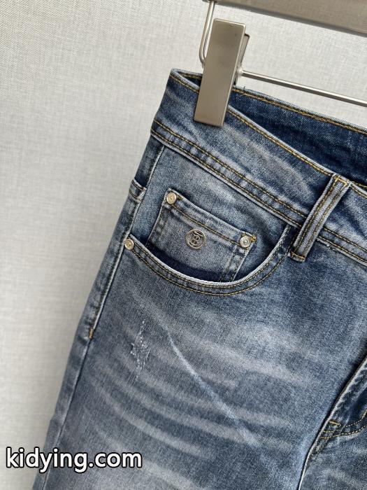 パンツ相性抜群のコンビ 新作入荷人気 ストリート系ブランド 偽物トムブラウン._0_4