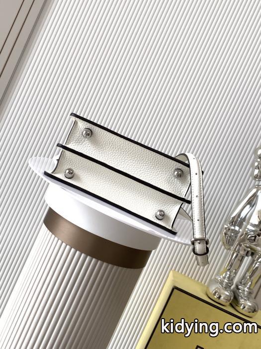 レディースフェンディ FENDI数量に限定あり ストリートを感じさせる 洗練な一品コピー 商品 販売.._0_3