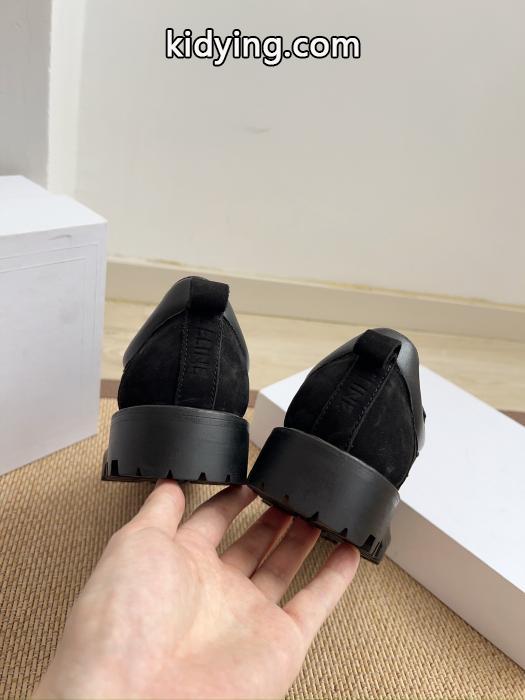 セリーヌCELINE偽物 ブランド 激安綺麗に決まるフォルム！ 注目されている新品 今からの季節にピッタリ！ スニーカー.._0_4
