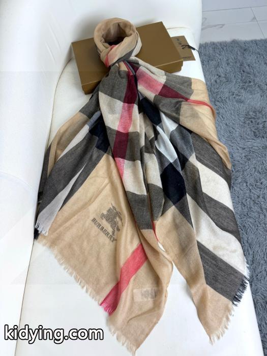 マフラースーパー コピーBURBERRY今年もトレンド 気軽に着れる 新作がおすすめ.._0_3