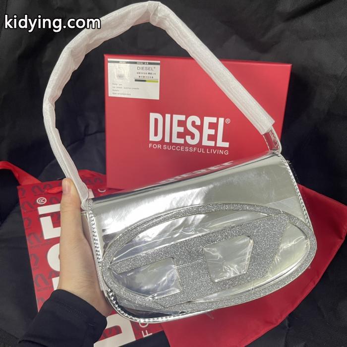 バッグブランド コピー 販売DIESELデザイン性と機能性を備えている 26ss洗練デザイン 冬にぴったり限定アイテム._0_0