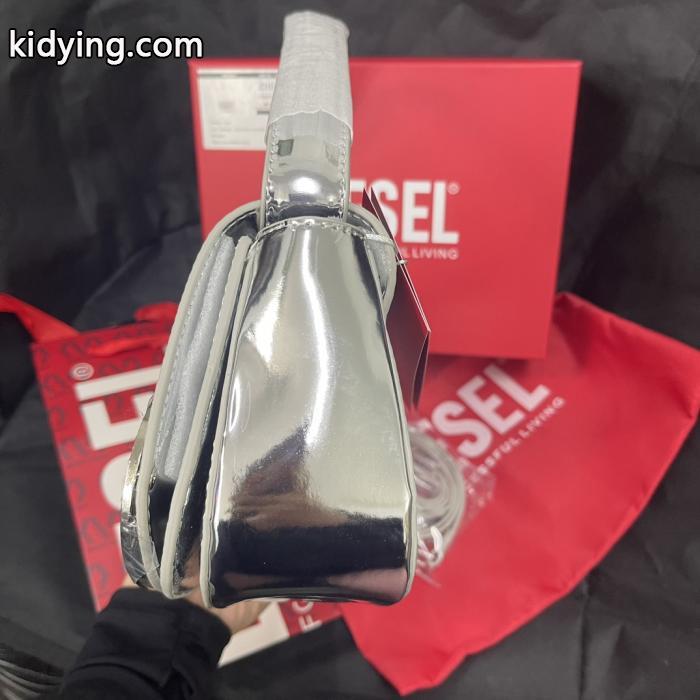 バッグブランド コピー 販売DIESELデザイン性と機能性を備えている 26ss洗練デザイン 冬にぴったり限定アイテム._0_1