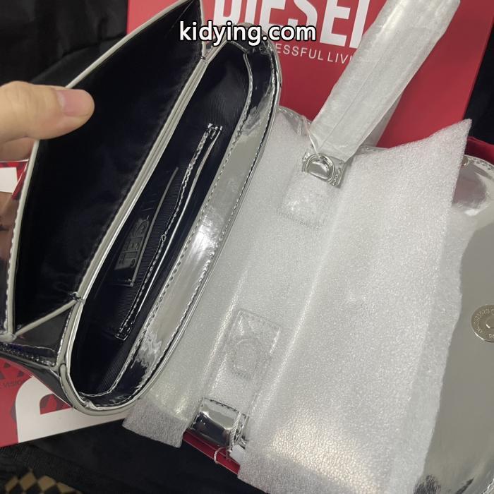 バッグブランド コピー 販売DIESELデザイン性と機能性を備えている 26ss洗練デザイン 冬にぴったり限定アイテム._0_3