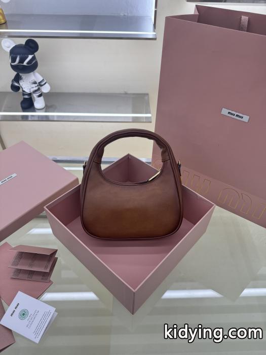 バッグミュウミュウブランド コピー ショップ愛用率高い VIPセールで破格 お早めに希少.._0_1