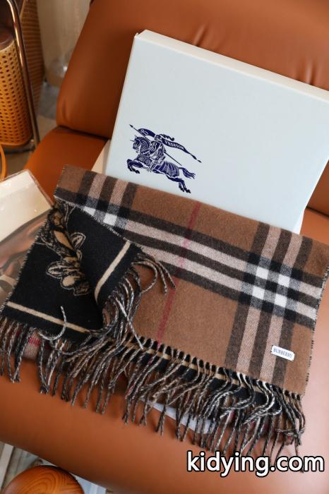超目玉 最速！ブーム当確の2026春夏トレンド 絶大な人気を誇るアイテムおすすめBURBERRYスーパー コピー ブランド 専門マフラー.._0_4