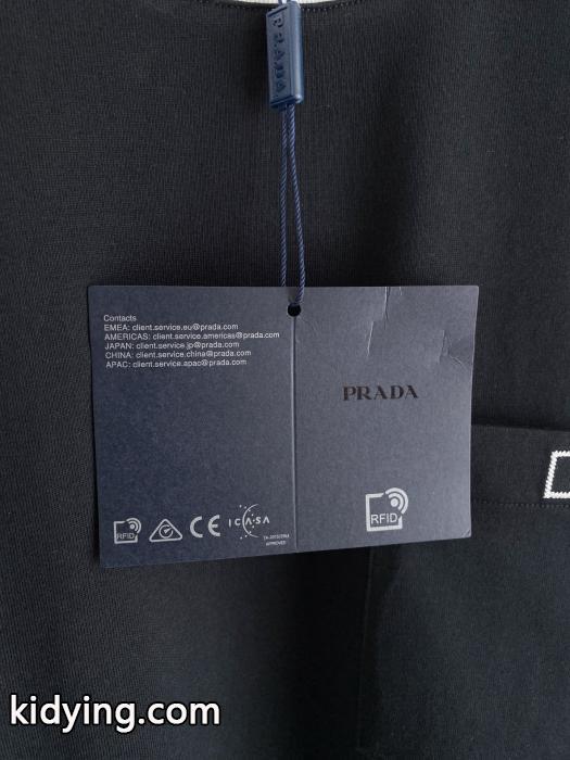 ブランド レプリカシャツ柔らかい色調 定番が欲しい方 更にトレンドが急上昇中PRADA.._0_4