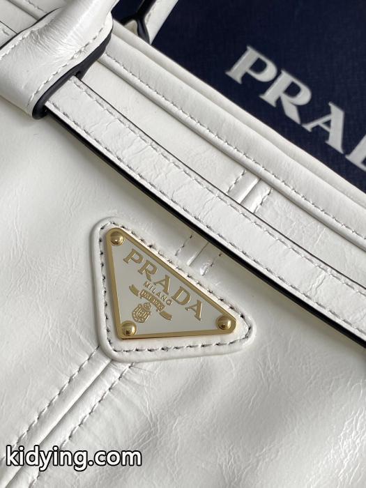 コピー 商品 ブランド2026年春夏コレクションに見る 大切な日に 上品な質感プラダレディースバッグ.._0_2