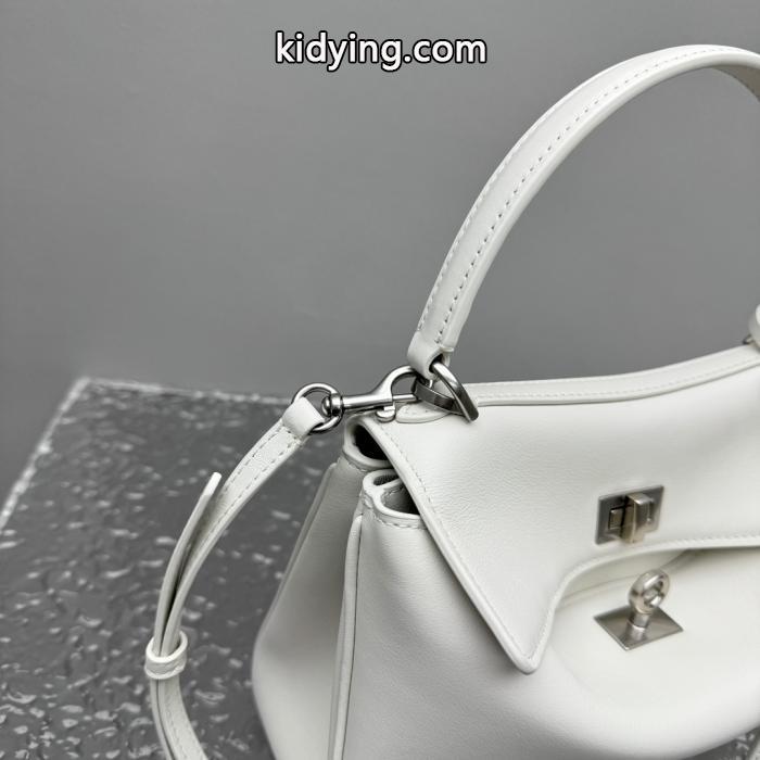 Balenciagaバック大人気再入荷セール 新色続々登場 モード感の高い2026のスタイル 2026ブランドコピー._0_2