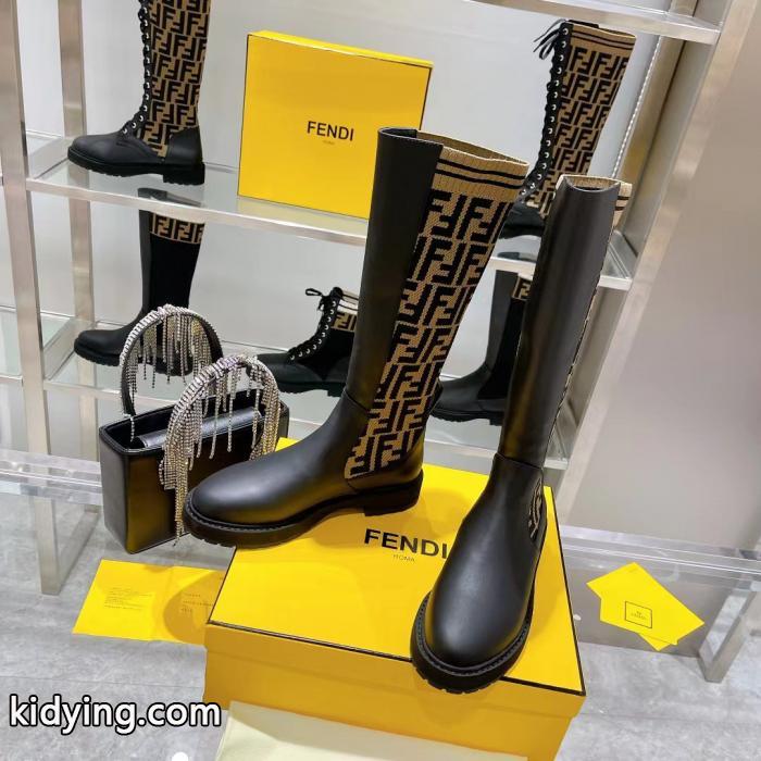 ブーツスーパー コピー 安心ロゴがかっこいい プレゼントにも 大人のオシャレにFENDI.._0_0