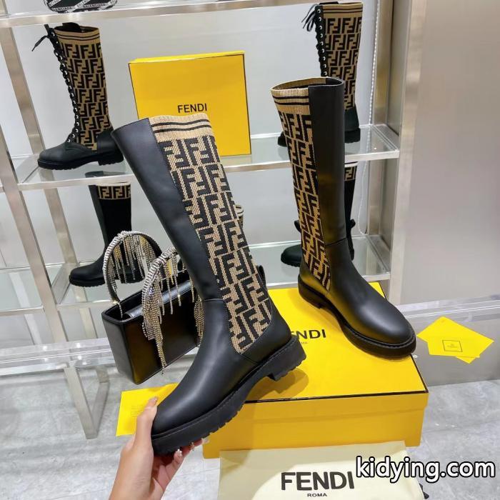 ブーツスーパー コピー 安心ロゴがかっこいい プレゼントにも 大人のオシャレにFENDI.._0_1