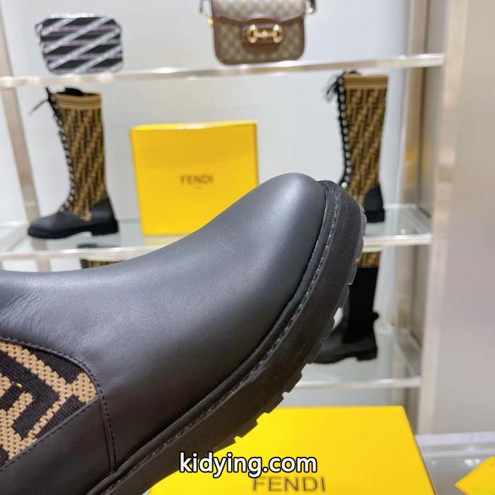 ブーツスーパー コピー 安心ロゴがかっこいい プレゼントにも 大人のオシャレにFENDI.._0_4