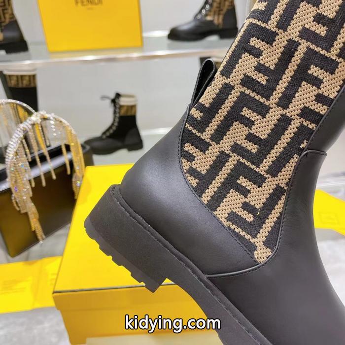ブーツスーパー コピー 安心ロゴがかっこいい プレゼントにも 大人のオシャレにFENDI.._0_5