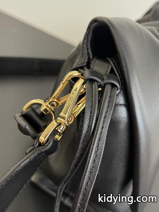 大人でお上品 人気販売中 今シーズン新作フェンディバッグ偽 ブランド 購入.._0_3