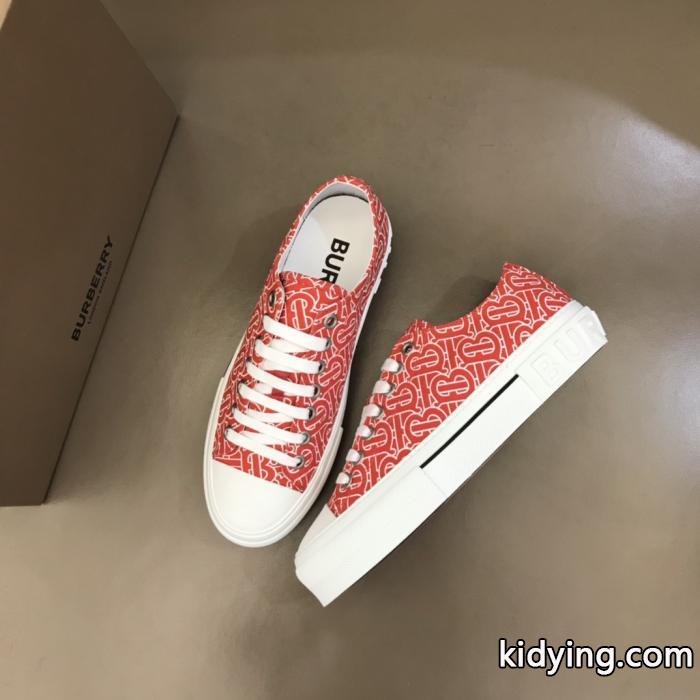 偽物 ブランド ショップ人気新作登場 最旬！ 定番人気のカラーBURBERRYスニーカー._0_1