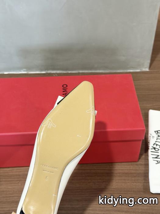 ブランド フェイクブーツ大人気商品再入荷! 注目度抜群 セール価格でお得FERRAGAMO.._0_5