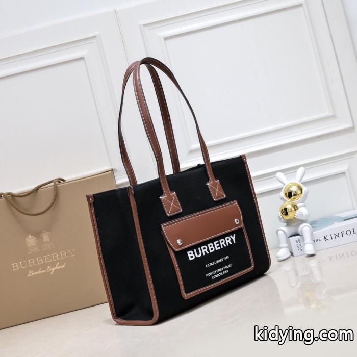 超一流のブランド 一気にトレンド感満載な着こなし 日本限定モデルバッグBURBERRY偽 ブランド 販売._0_2