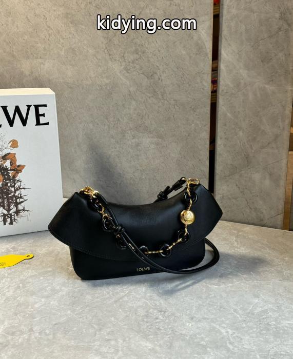 コピー ブランドバッグ話題となる人気品 旬のアイテム 抜け感のあるLoewe._0_2