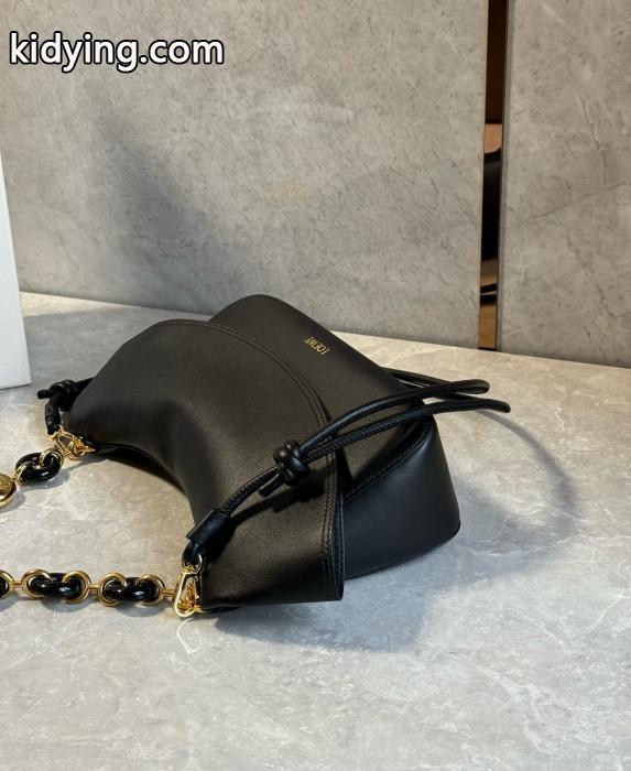 コピー ブランドバッグ話題となる人気品 旬のアイテム 抜け感のあるLoewe._0_3