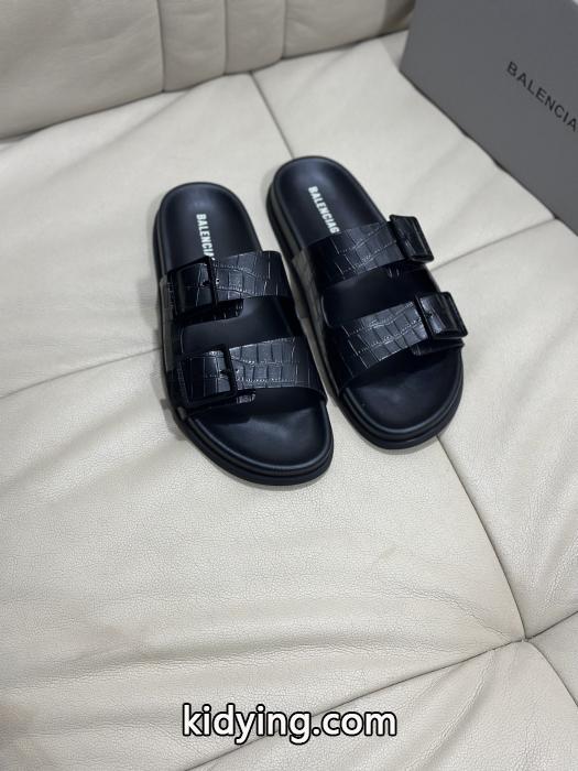 ブランド スニーカー 激安【新アイテム】  １点限りVIP顧客セール 収納力抜群&nbsp;&nbsp;&nbsp;&nbsp;サンダルBalenciaga._0_0