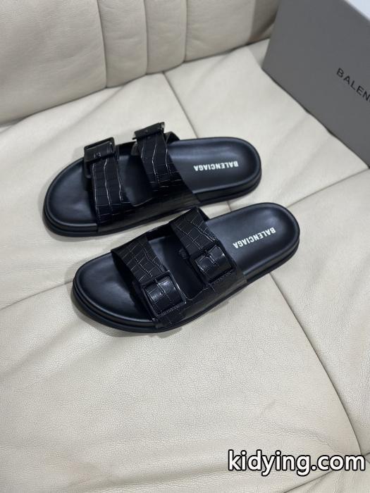 ブランド スニーカー 激安【新アイテム】  １点限りVIP顧客セール 収納力抜群&nbsp;&nbsp;&nbsp;&nbsp;サンダルBalenciaga._0_1