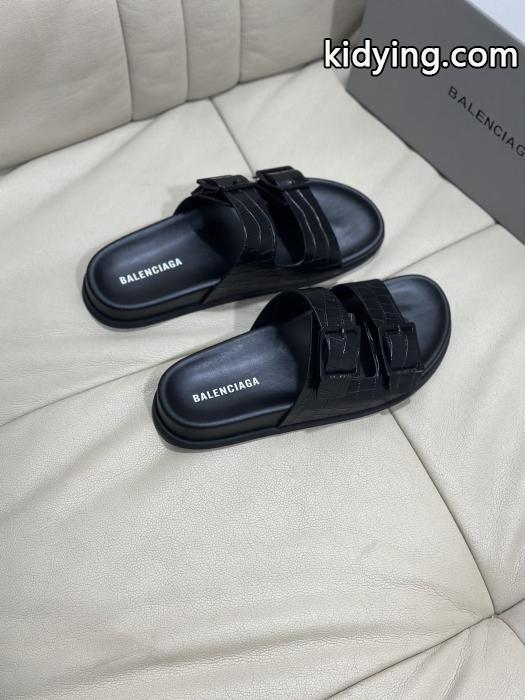 ブランド スニーカー 激安【新アイテム】  １点限りVIP顧客セール 収納力抜群&nbsp;&nbsp;&nbsp;&nbsp;サンダルBalenciaga._0_2