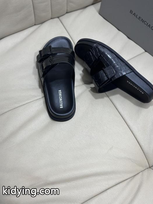 ブランド スニーカー 激安【新アイテム】  １点限りVIP顧客セール 収納力抜群&nbsp;&nbsp;&nbsp;&nbsp;サンダルBalenciaga._0_4