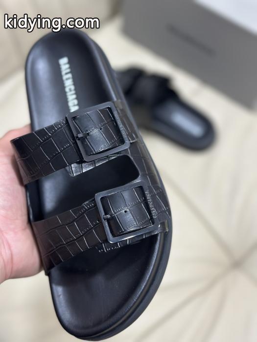 ブランド スニーカー 激安【新アイテム】  １点限りVIP顧客セール 収納力抜群&nbsp;&nbsp;&nbsp;&nbsp;サンダルBalenciaga._0_5
