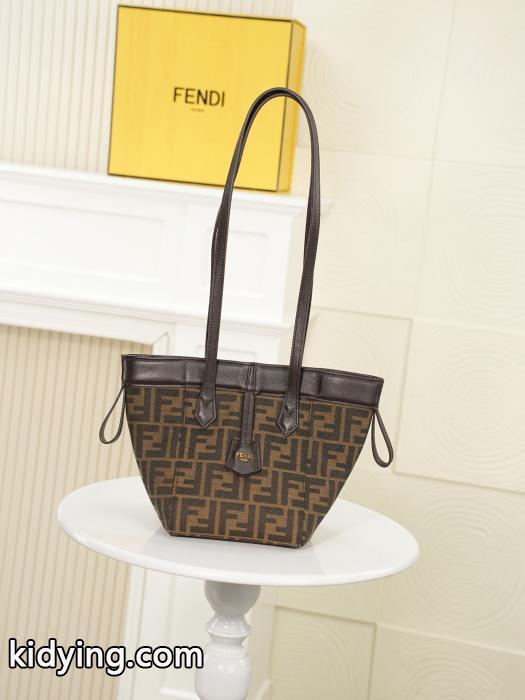 斬新な 色気のあるスタイルに仕上げ プチプラファッションフェンディバッグコピー 商品 ブランド._0_0