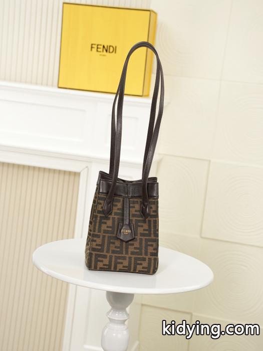 斬新な 色気のあるスタイルに仕上げ プチプラファッションフェンディバッグコピー 商品 ブランド._0_3