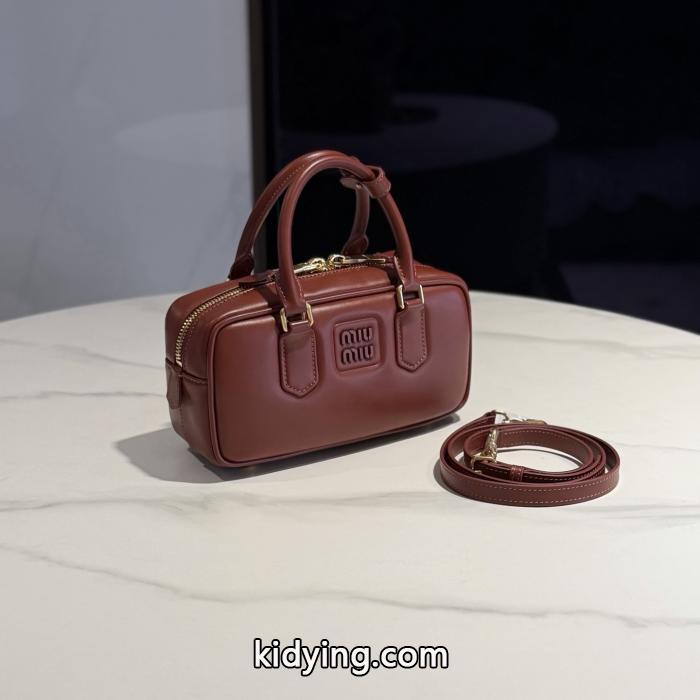 MiuMiu注目ブランド 収納力抜群 素敵な商品ブランド アクセサリー 激安バッグ.._0_1