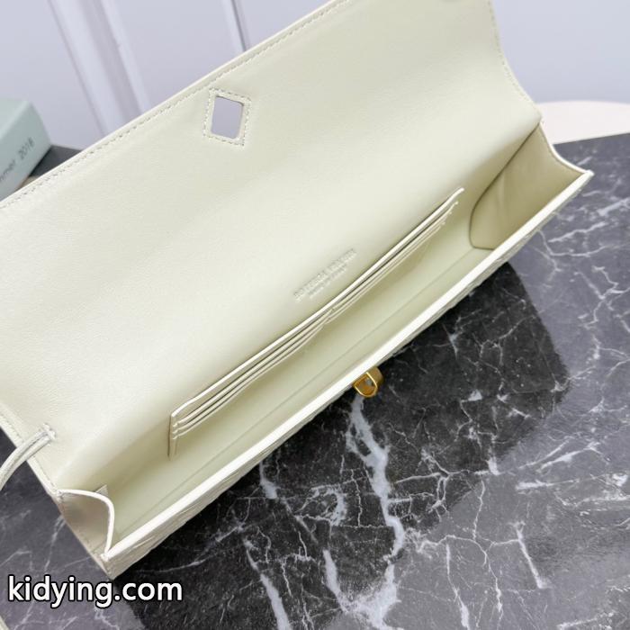 本日限定安い ファッションモード系  大人カジュアルBottega Venetaバッグコピー ブランド 通販 安心.._0_4