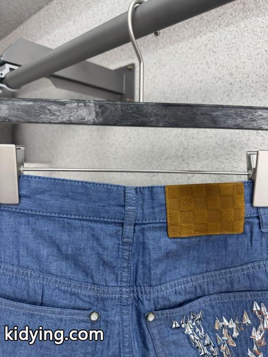 マストアイテム新入荷 独特 新作表情変わる 2026ブランド コピーパンツLOUIS VUITTON._0_5