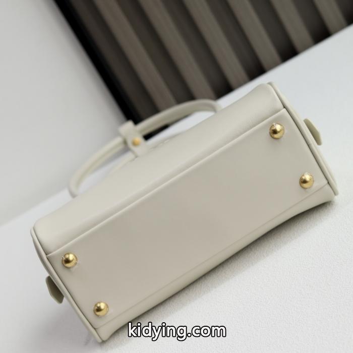 バッグMiuMiu芸能人愛用 魅力的 新作限定ブランド コピー 販売店._0_4