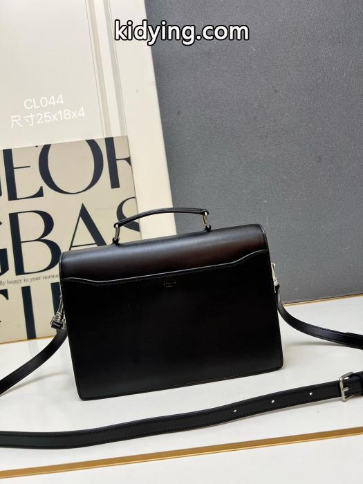 CELINEブランド コピー 販売 店2026最安値！ 最近売れたアイテム 海外でも若者たちに大人気なバッグ._0_1