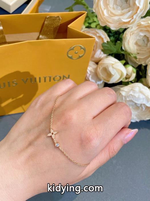 新品限定セール プレゼントにも 夏のカジュアルコーデに欠かせないアクセサリーLOUIS VUITTONスーパー コピー 通販._0_5