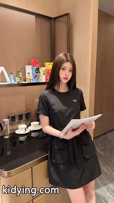 コピー 品 販売ワンンピースPRADA上品さいっぱい 発表の新作モデル お洒落上級者._0_1