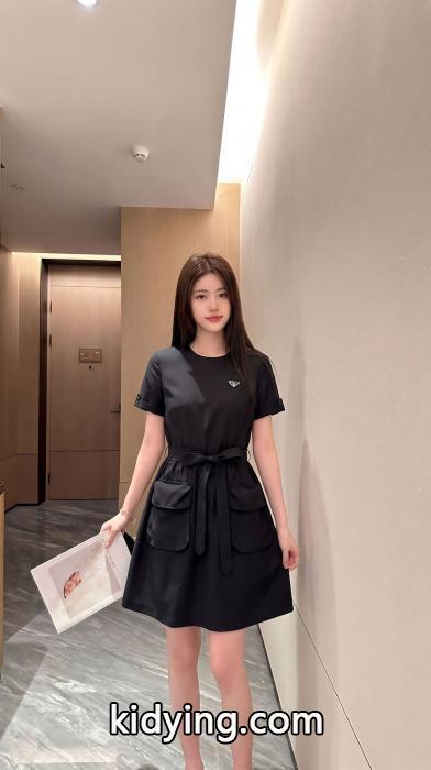 コピー 品 販売ワンンピースPRADA上品さいっぱい 発表の新作モデル お洒落上級者._0_5