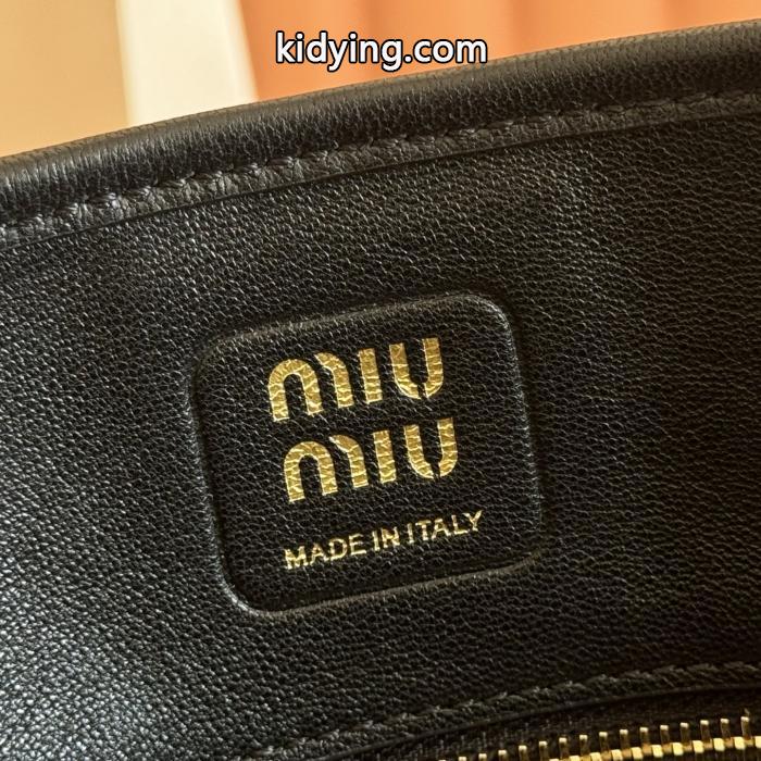 今シーズンのトレンドアイテム 個性派  在庫確保済MIUMIUバッグブランド コピー 通販.._0_5