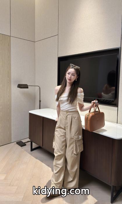 破格値大放出 飽きのこないデザイン 存在感のあるCELINEパンツ 2026ブランド コピー._0_1